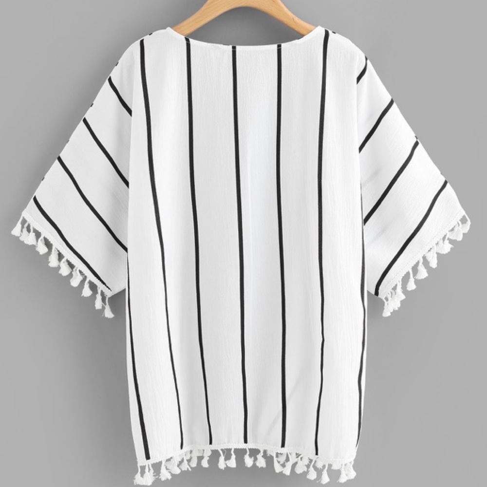 🎉LAST ONE! Black&White Striped Kimono Tassels! - Picture 2 of 3